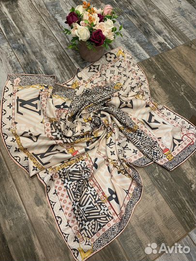 Шелковый платок бандана Louis Vuitton пудровый