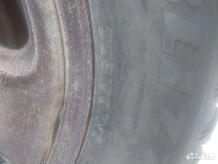Bridgestone Blizzak Spike-01 225/60 R16