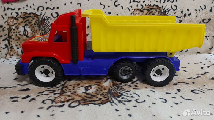 Автомобиль самосвал