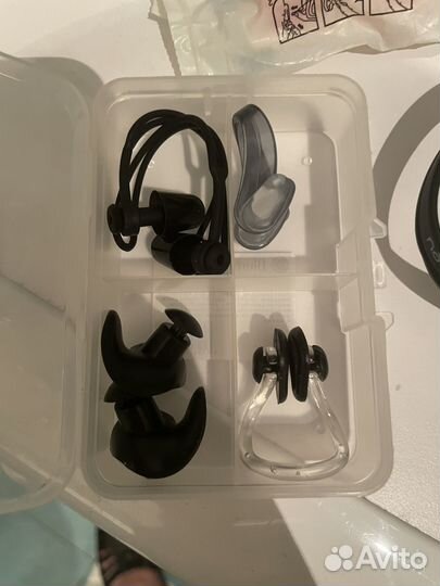 Очки для плавания и беруши, зажимы