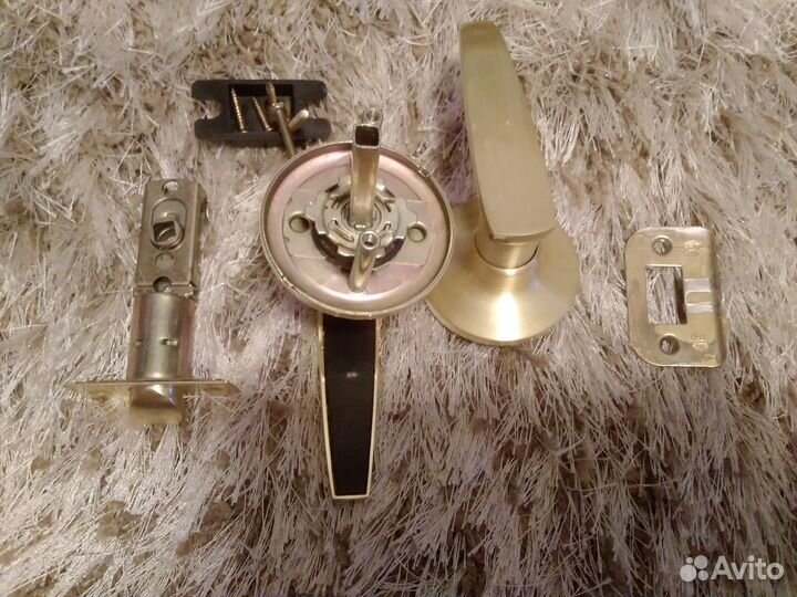 Дверные ручки с защелкой Италия