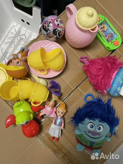 Коробка игрушек для девочек. Bratz,посуда,доктор