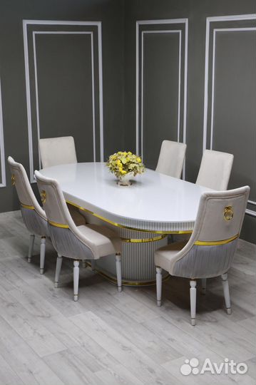 Стол и стулья в гостиную. В наличии