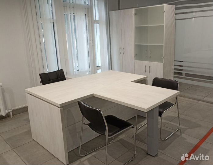 Стол руководителя угловой с приставкой и тумбой