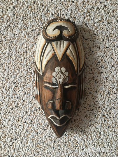 Африканские маски из дерева