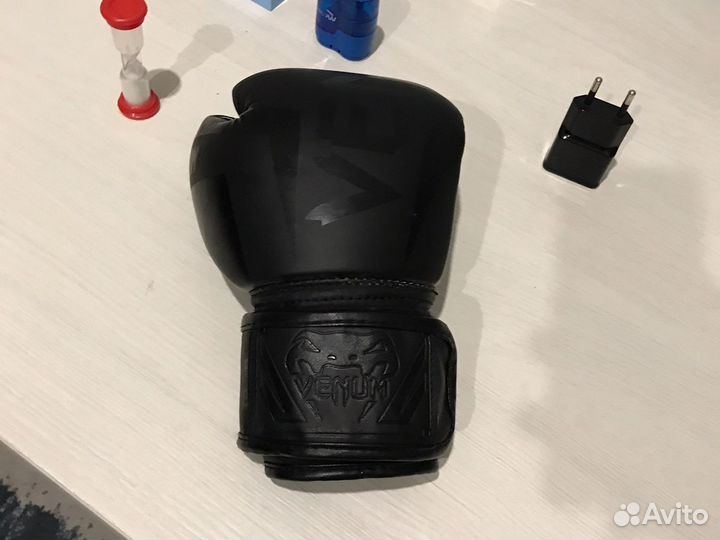 Боксерские перчатки