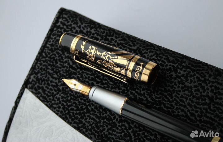 Ручка перьевая с позолоченным пером