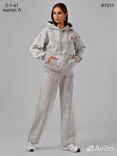 Женский спортивный костюм