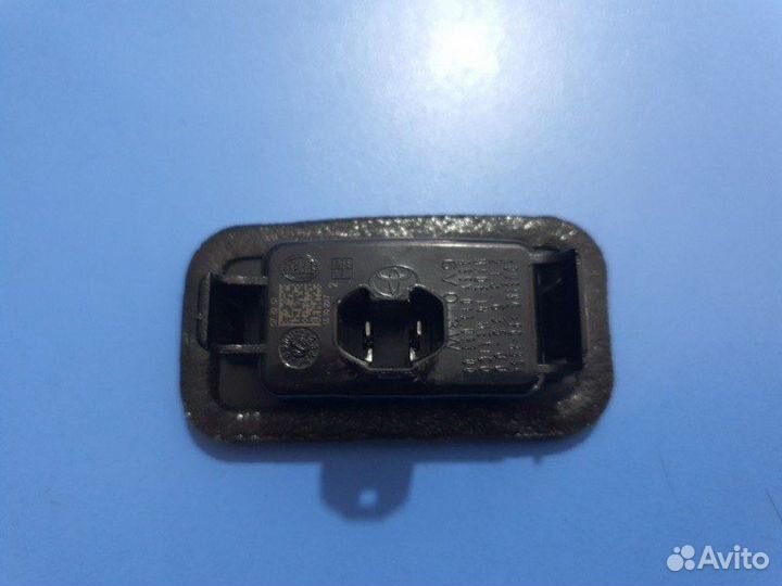 Плафон освещения номерного знака задний Toyota