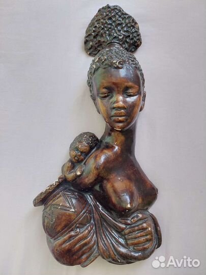 Скульптура на стену