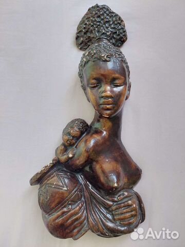 Скульптура на стену