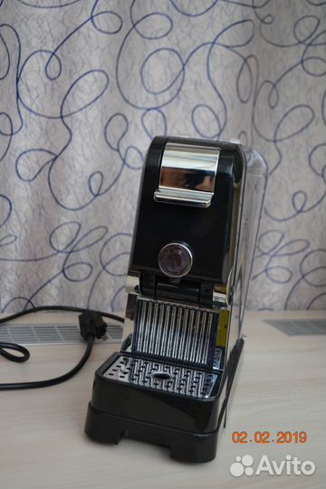 Кофемашина новая капсульная Squesito Pretty