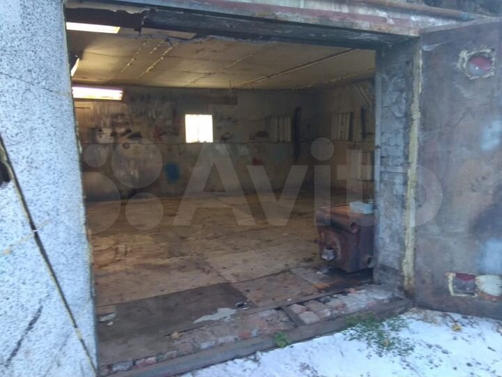 Гараж, > 30 м²