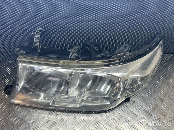 Фара левая Toyota LC200