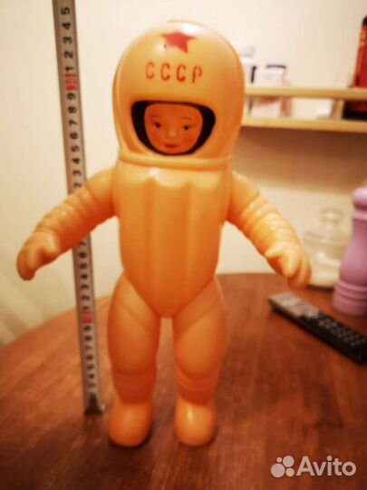Игрушка ссср. Космонавт