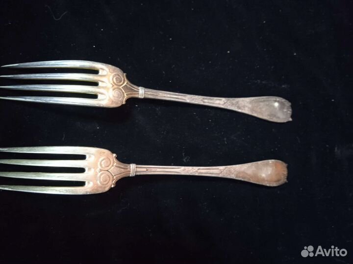 Вилка стариная с головой льва