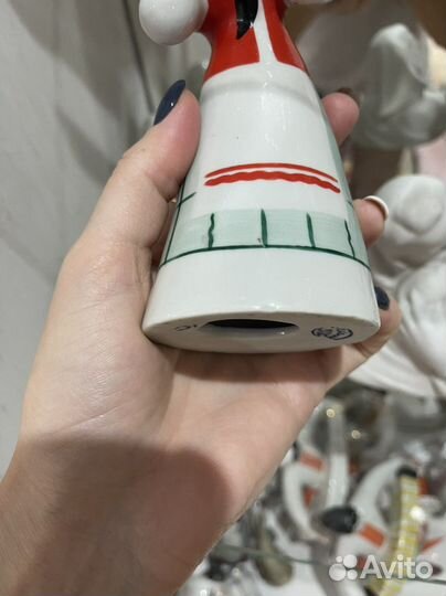 Девушка расчёсывает косу Полонне фарфор статуэтка