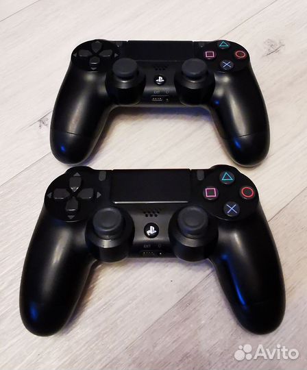 Sony PS4 Pro 1tb / 2 геймпада / док станция / игры