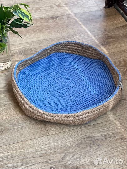 Лежанка для кошек и собак ручная работа