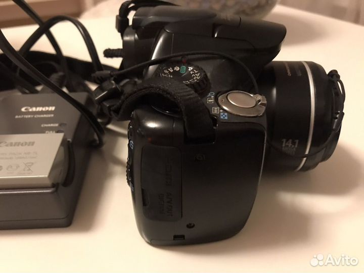 Зеркальный фотоаппарат Canon PC1560