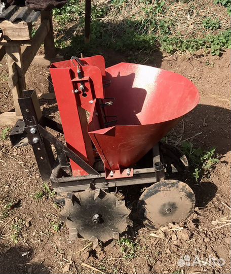 Картофелесажалка для мотоблока