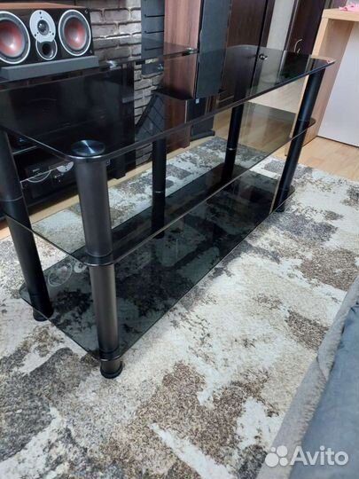 Стеклянная тумба под тв
