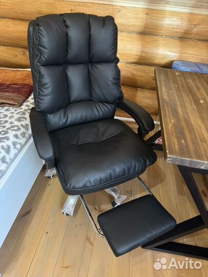 Офисное кожаное кресло руководителя