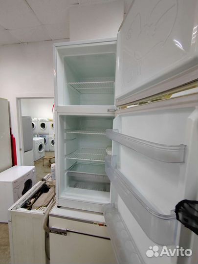 Миниатюрный 142'51'51 холодильник Elenberg