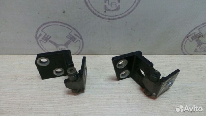 Петли левой задней двери задние левые Peugeot 607