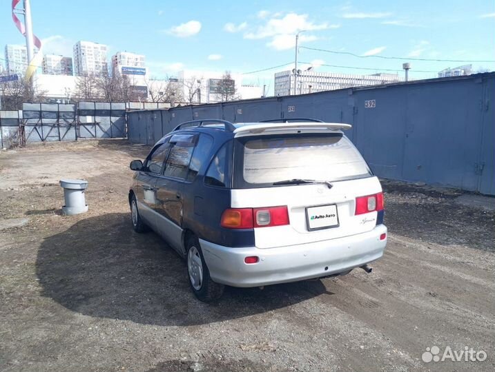 Toyota Ipsum 2.0 AT, 1998, 230 000 км