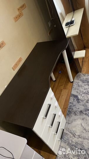 Письменный стол