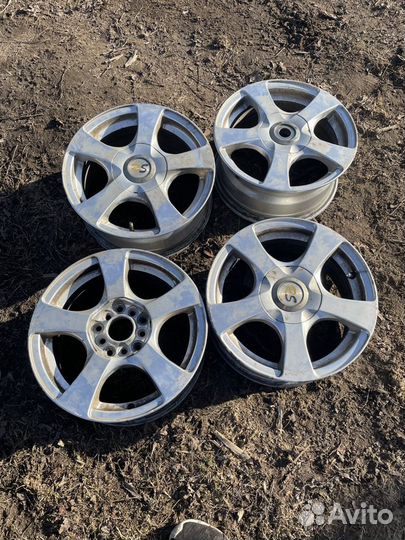 Комплект литых японских дисков Lizea R15