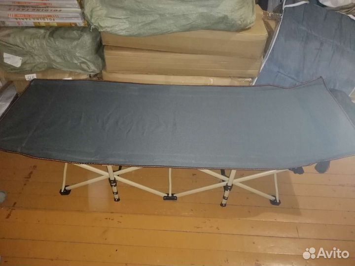 Туристическая раскладушка с матрасом