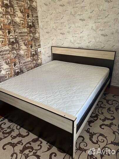 Кровать двухспальная с матрасом 170*200