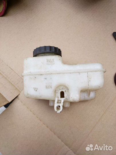 Бачок главного цилиндра Nissan Pathfinder (R51)