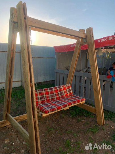 Садовые качели из дерева