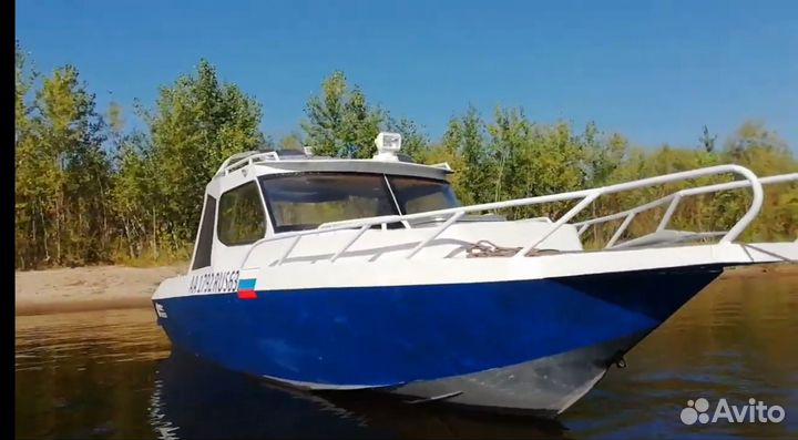 Катер Амадеус