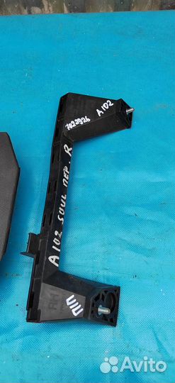 Направляющая стекла передней правой двери Kia Sou