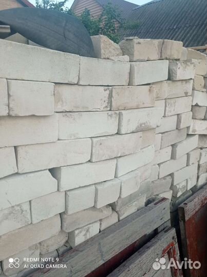 Кирпич и колонны