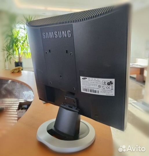 Монитор samsung