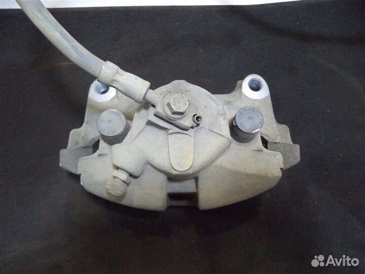 Суппорт передний правый Volkswagen Passat Variant