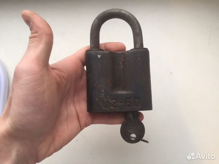 Замок с ключом