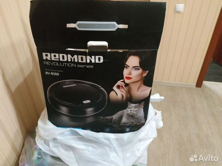 Робот пылесос redmond