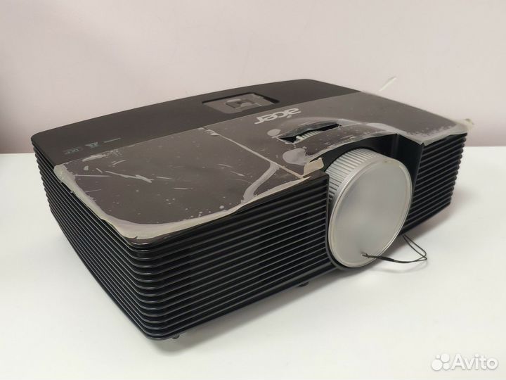 Проектор яркий для домашнего кинотеатра Acer с 3D