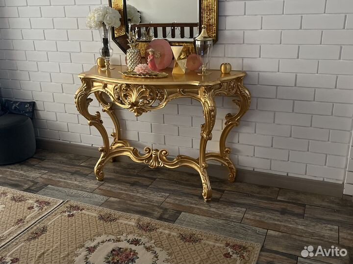 Консоль производства Италии