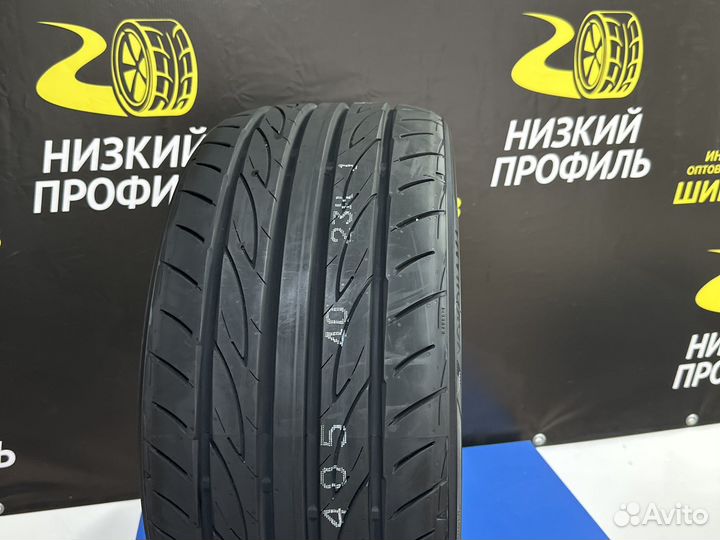 Yokohama Advan Fleva V701 205/40 R17 84W