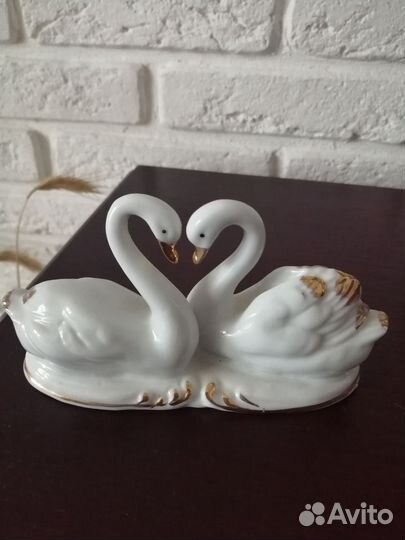 Фарфоровая статуэтка 