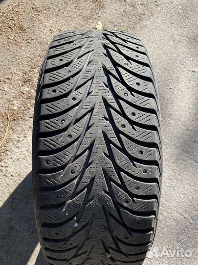 Yokohama IceGuard Stud IG65 215/55 R17