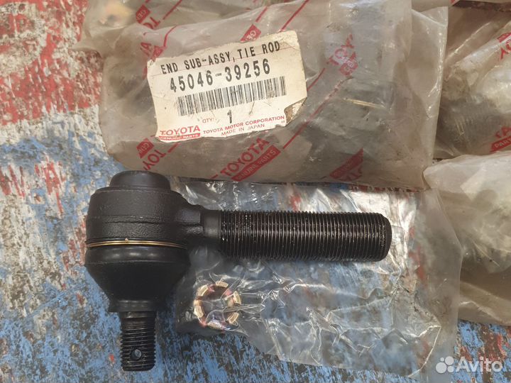 Наконечник рулевой правый Hilux 88-98,4runner