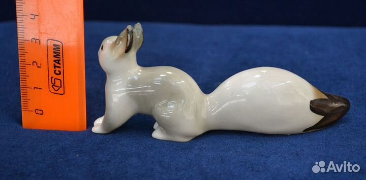 Мини. фарфоровая статуэтка- серая большая белка